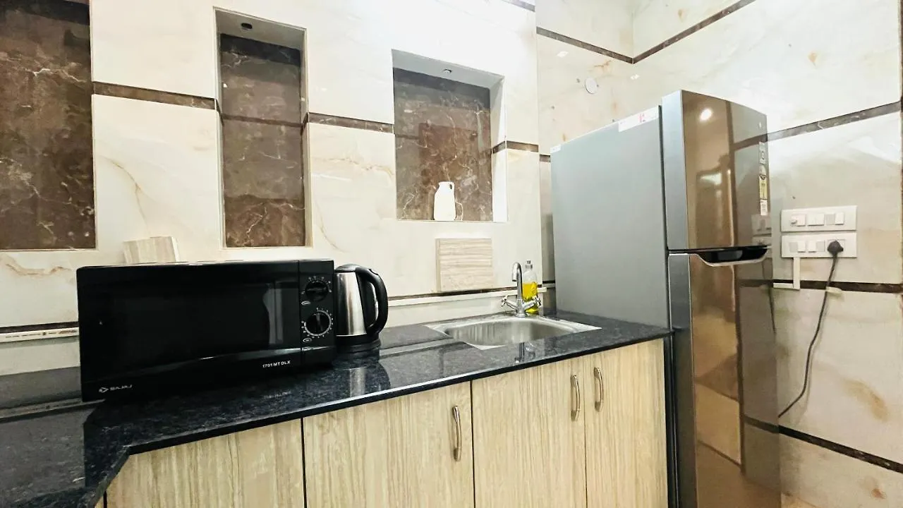 Bluo 1Bhk - Dlf Cybercity, Balcony, Lift, Parking Gurgaon