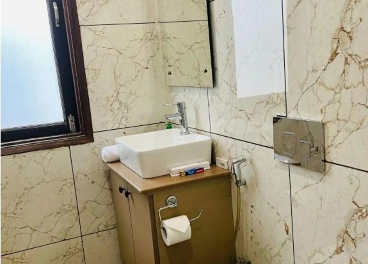 Lägenhet Bluo 1Bhk - Dlf Cybercity, Balcony, Lift, Parking Gurgaon
