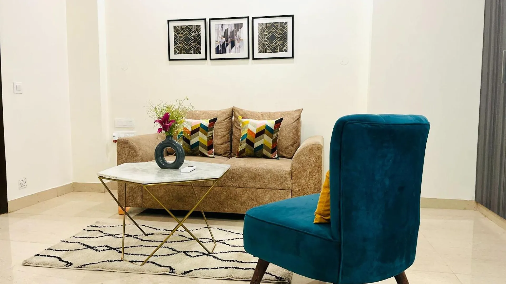 Lägenhet Bluo 1Bhk - Dlf Cybercity, Balcony, Lift, Parking Gurgaon